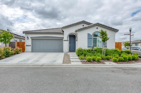 3812 Hannah Ln, Clovis, CA 93619