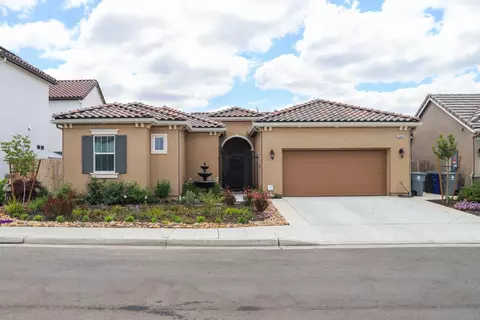 3048 Poe Ave, Clovis, CA 93619 photo 1