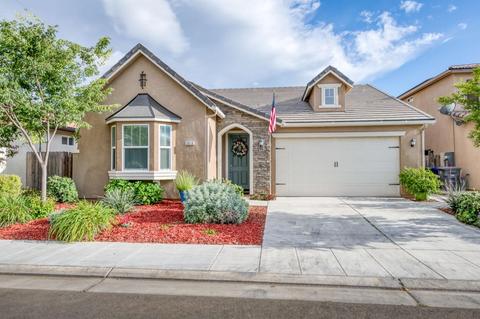 3610 Griffith Ave, Clovis, CA 93619
