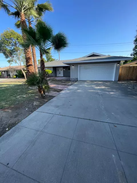 743 Almond Dr, Clovis, CA 93612 photo 1