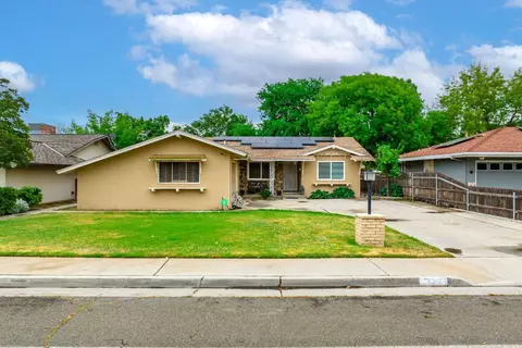 715 W D, Lemoore, CA 93245 photo 1