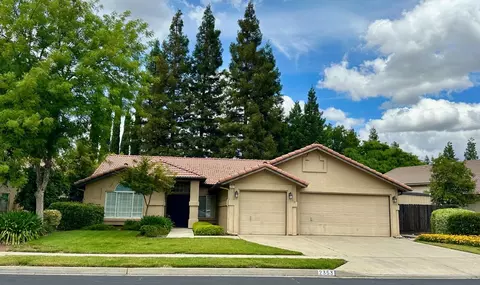 2353 Roberts Ave, Clovis, CA 93611