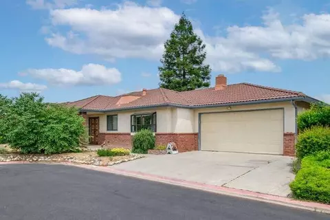 920 E Fallbrook Ave, Fresno, CA 93720 photo 1