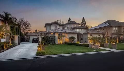 3445 E Via Montiano Ave, Clovis, CA 93619