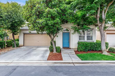 640 W Lisbon Ln, Clovis, CA 93619 photo 1