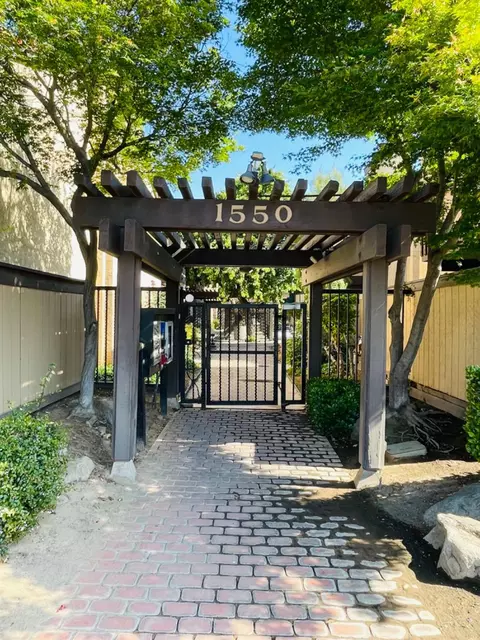 1550 W Ashlan Ave #102, Fresno, CA 93705