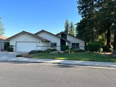 2337 Polson Ave, Clovis, CA 93611