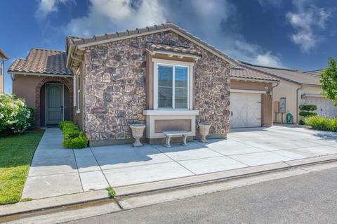 4377 Salem Ln, Clovis, CA 93619