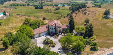 13817 Killarney Dr, Madera, CA 93636