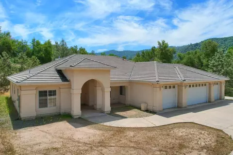 41167 Shandee Ln, Ahwahnee, CA 93601