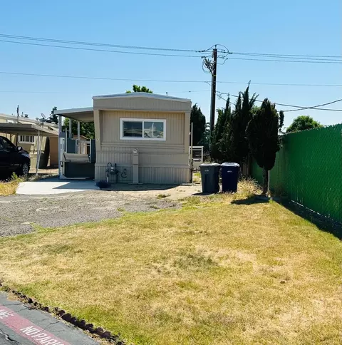 1724 Minnewawa Ave #57, Clovis, CA 93612