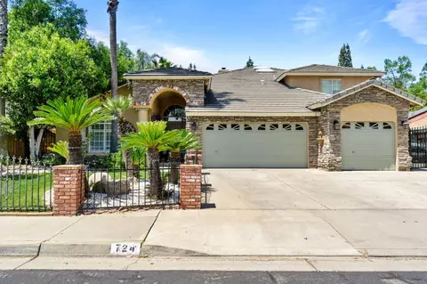 724 N Hughes Ave, Clovis, CA 93611