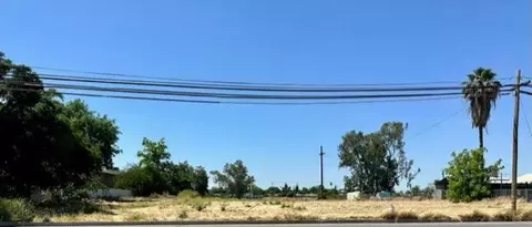 1013 E Yosemite Ave, Madera, CA 93638 photo 1