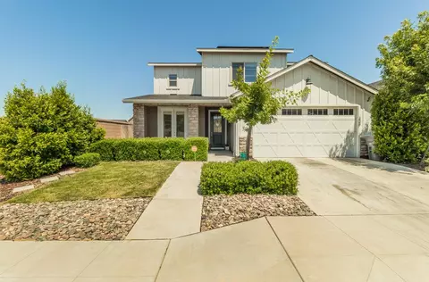 4105 Alamos Ave, Clovis, CA 93619