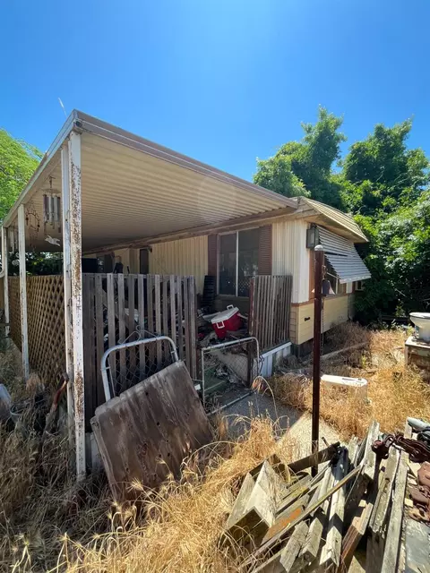 368 S Shasta Ave, Kerman, CA 93630
