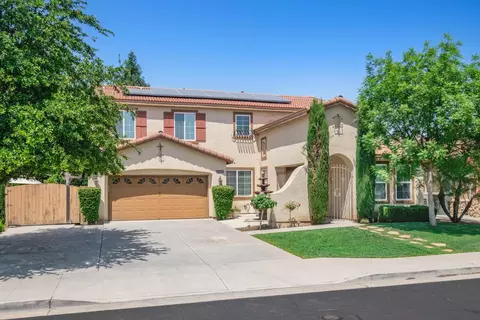 1182 Carson Ave, Clovis, CA 93611