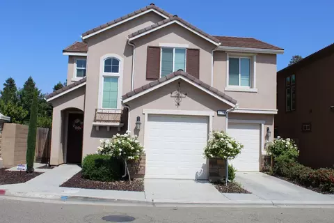 7118 N Brookdale Dr, Fresno, CA 93722