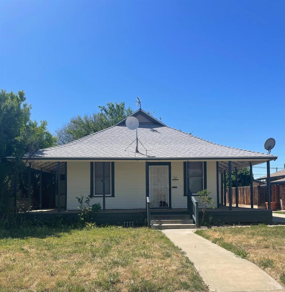 236 Coolidge St, Coalinga, CA 93210 5 Photos MLS 594880 Movoto