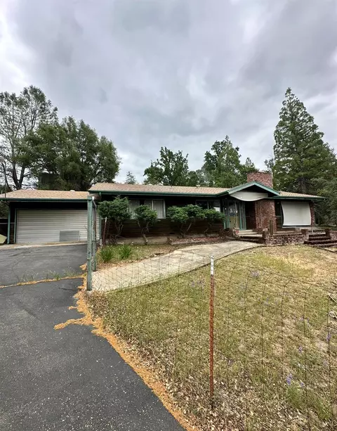 39563 Pine Ridge Rd, Oakhurst, CA 93644