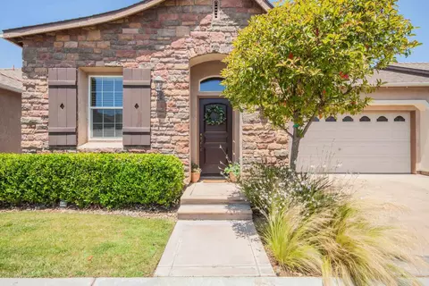 5236 W King Fisher Lane Ln, Fresno, CA 93722