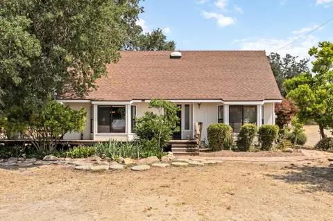 15621 Garlock Ln, Prather, CA 93651