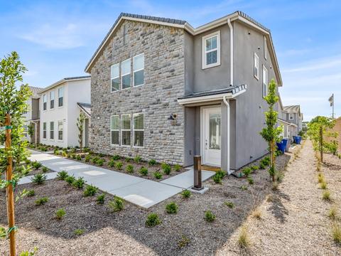 2734 E Teaberry Dr, Fresno, CA 93730