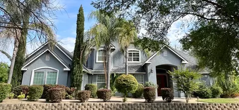 572 N 6th Ave, Kingsburg, CA 93631