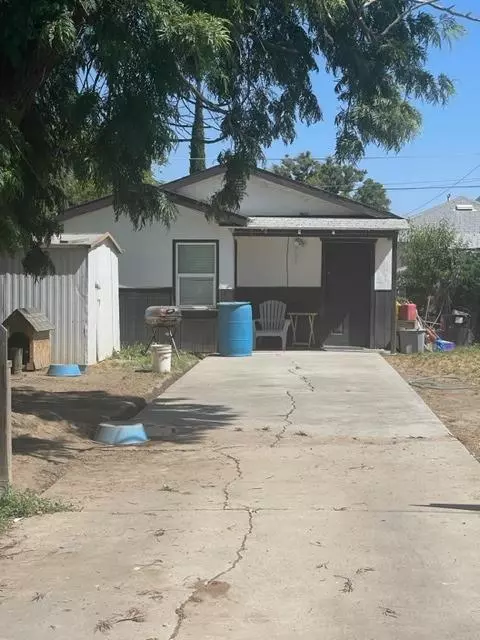 925 E Lincoln Ave, Madera, CA 93638