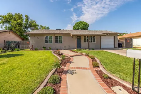 2605 Dennis Dr, Selma, CA 93662