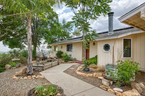 16250 Nicholas Rd, Prather, CA 93651