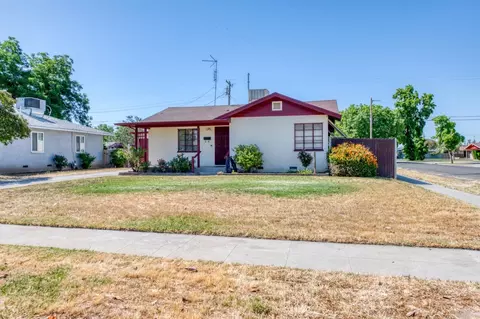 1045 W Fountain Way, Fresno, CA 93705