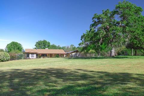 38265 Pepperweed Rd, Squaw Valley, CA 93675