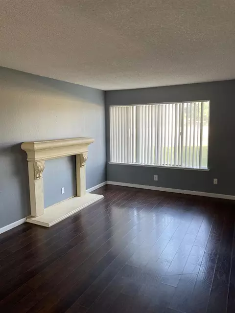 5188 E Ashlan Ave #114, Fresno, CA 93726