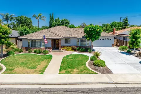 126 W Windsor Dr, Hanford, CA 93230