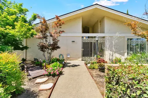 466 W Barstow Ave #102, Fresno, CA 93704