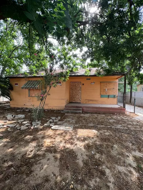 2551 E Barton Sq, Fresno, CA 93725