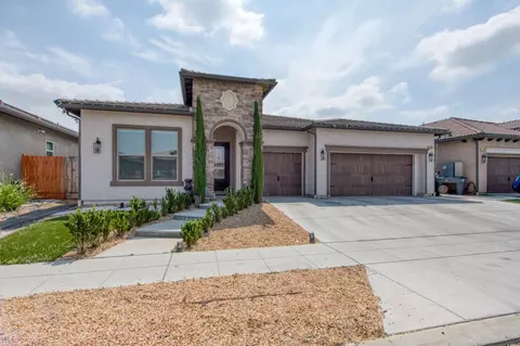 2744 N Burl Ave, Fresno, CA 93727