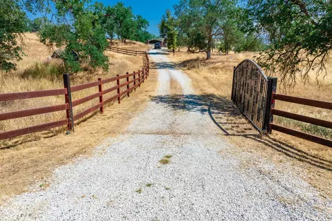 14764 Buggy Whip Ln, Prather, CA 93651 photo 1
