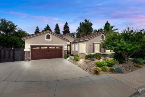 1816 N Holly Ave, Clovis, CA 93619