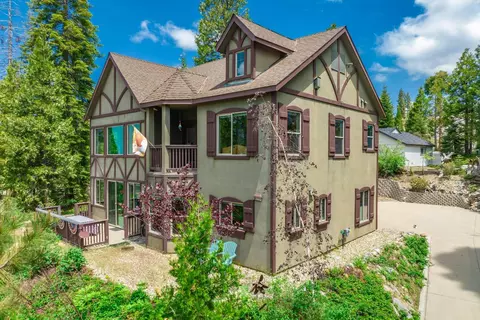 39662 Crest Point Ln, Shaver Lake, CA 93664