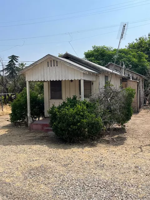 1320 Sanger Ave, Sanger, CA 93657