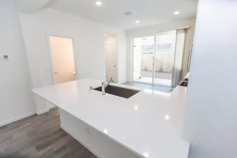 2043 N Inverness Ln, Clovis, CA 93619