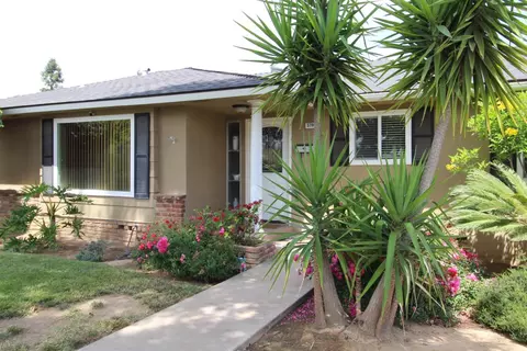 5704 N 4th St N, Fresno, CA 93710