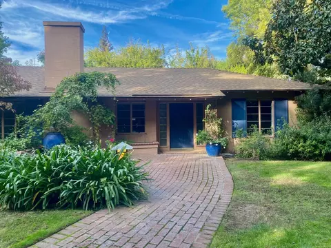 1045 E Swift Ave, Fresno, CA 93704
