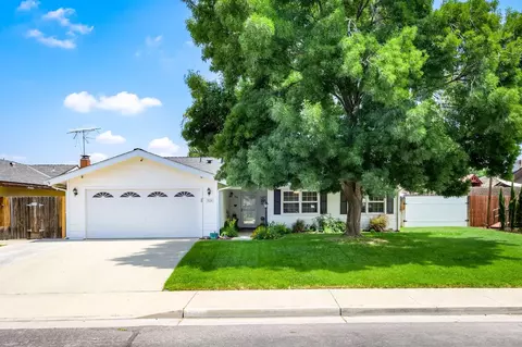 520 Orangewood Dr, Lemoore, CA 93245 photo 1