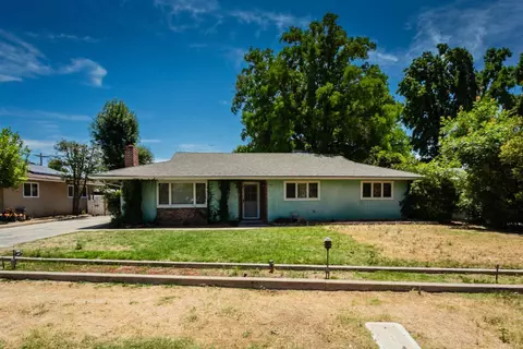 1339 E Almendra Dr, Fresno, CA 93710 photo 1