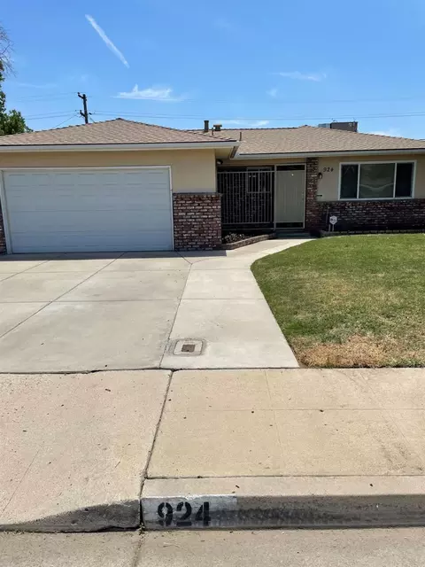 924 W Santa Ana Ave, Clovis, CA 93612