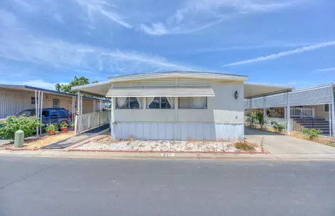 1001 Sylmar Ave #211, Clovis, CA 93612