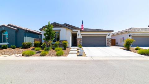 969 Skylar Ln, Clovis, CA 93619