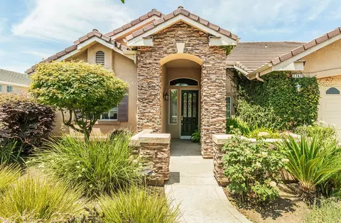 7747 N Ashton Way N, Fresno, CA 93720